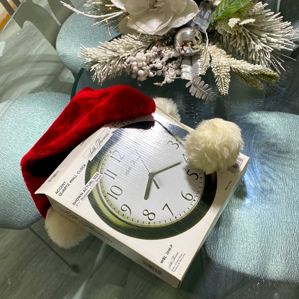 Set Thomas accent quartz wall clock!